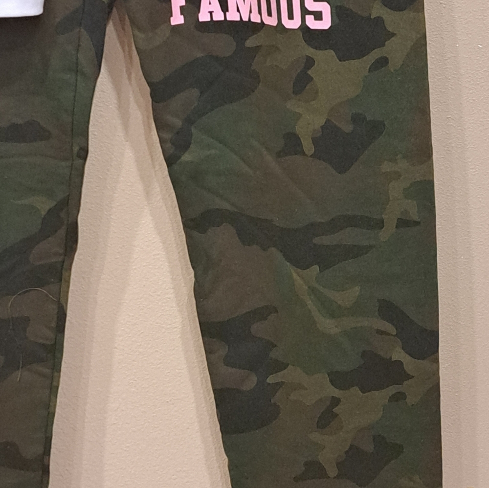 Mayfair Group UO Camo Joggers and Pink Trim Crop Top Set Size S/M NWT $108 &$68 - Picture 10 of 10